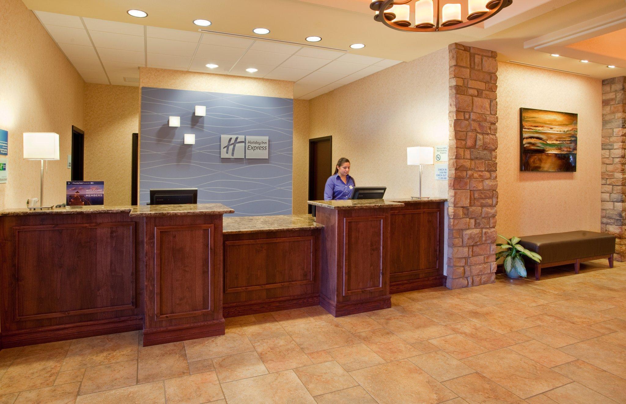 Holiday Inn Express & Suites Gallup East By Ihg Екстериор снимка