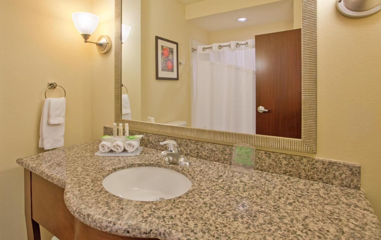 Holiday Inn Express & Suites Gallup East By Ihg Екстериор снимка